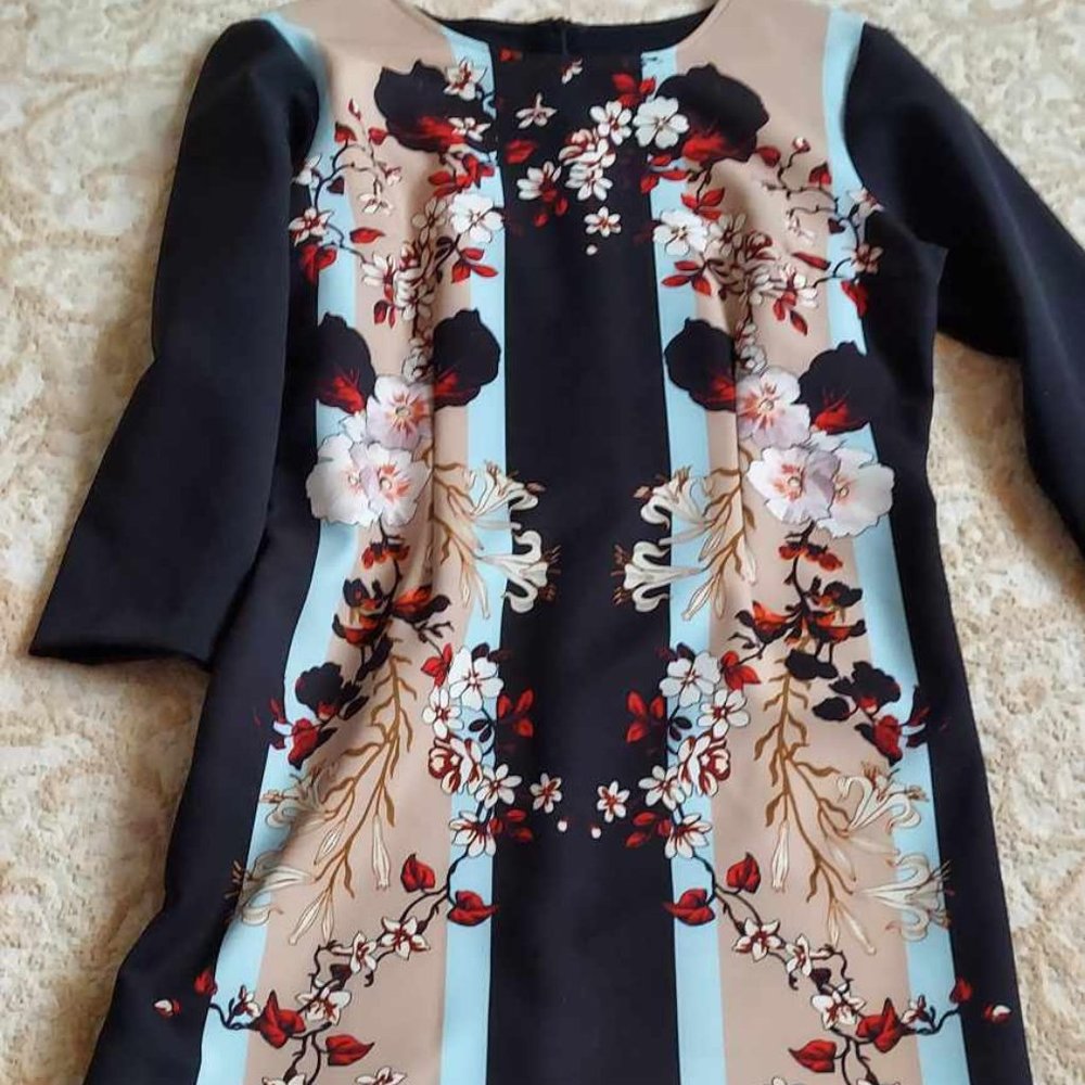 NWOT - Beautiful Italian dress with colorful front and black back - size  M (10)